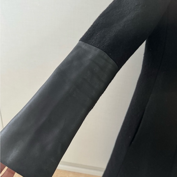 EUC CLUB MONACO SIZE M WOOL COAT WITH LEATHER SLEEVE DETAIL - Picture 3 of 5